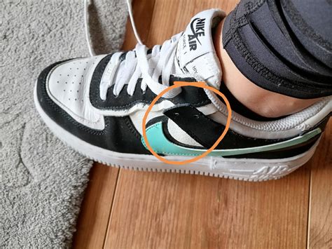 Wie trägt man Nike Schuhe 